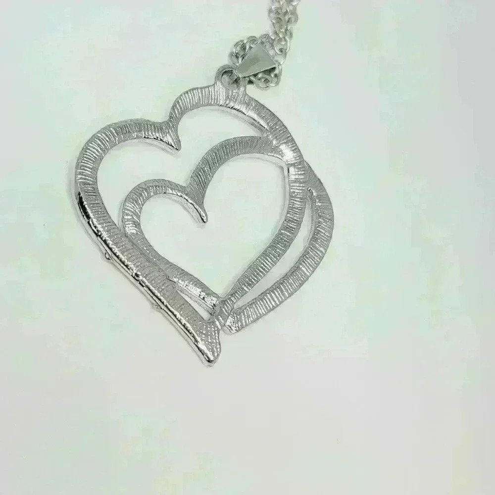 NWOT Beautiful Double Heart Necklace and Earrings Set w/Gift Box - Picture 5 of 7
